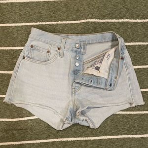 Levi’s 501 Denim Shorts 🌹